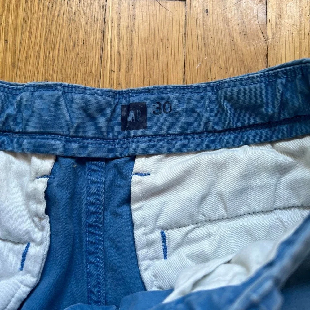 GAP Blue chino shorts with a relaxed fit, Men's 30